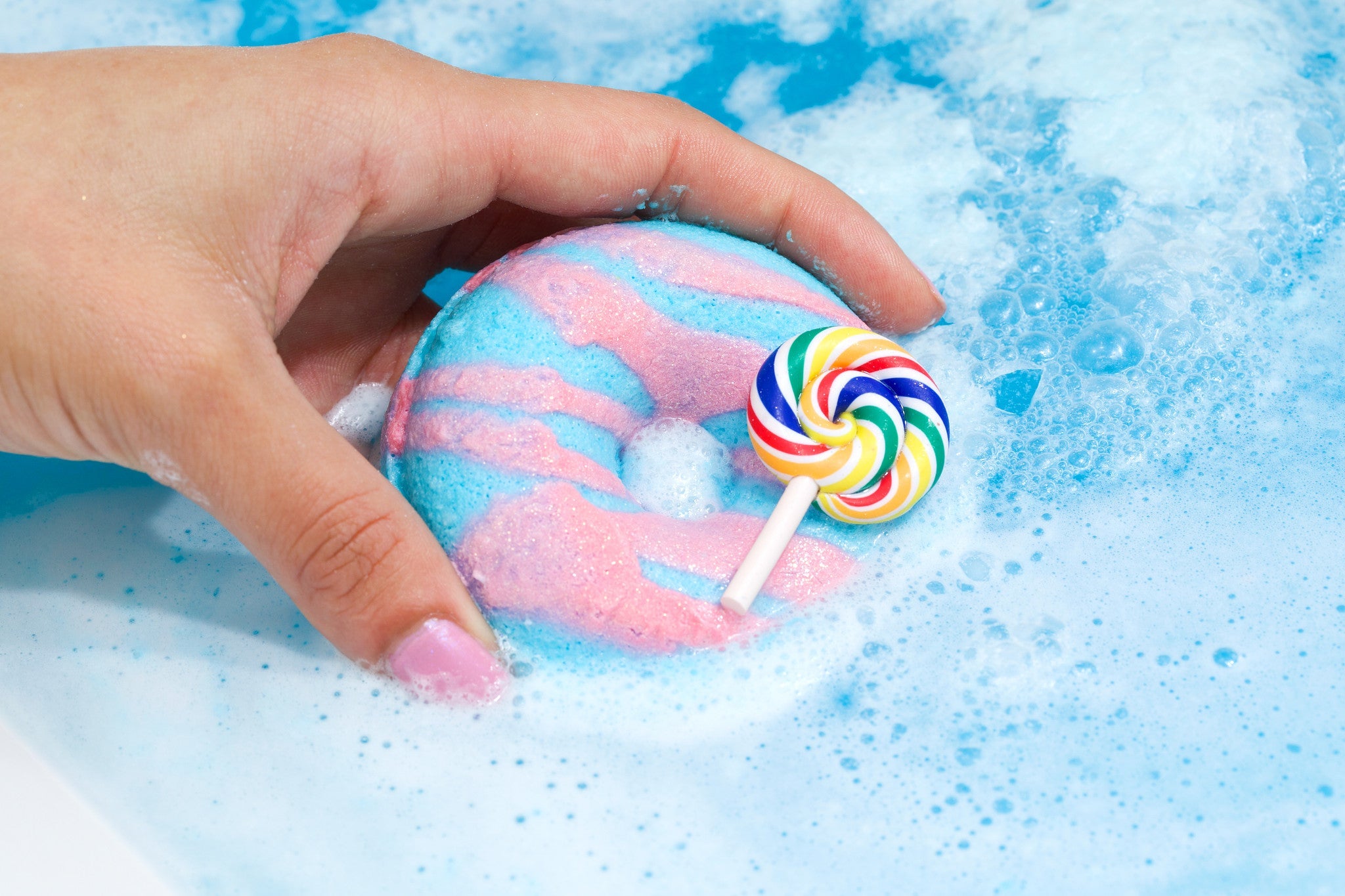 The Best Bath Bombs: What to Look for in the Ultimate Soak Experience